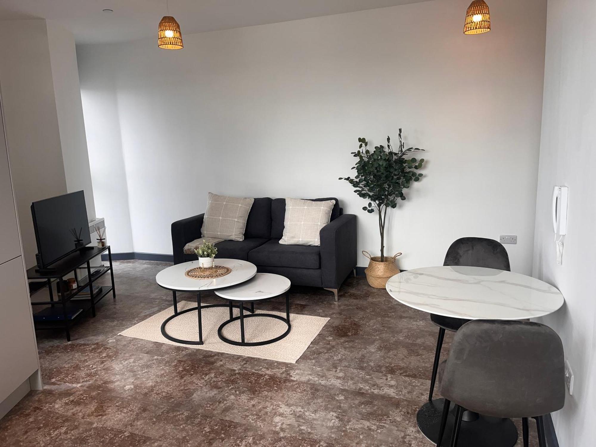 High Point 2 Bed * Bradford (West Yorkshire)